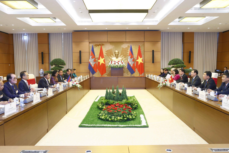 Chủ tịch Quốc hội Vương Đình Huệ hội đàm Chủ tịch Thượng viện Vương quốc Campuchia Samdech Say Chhum. (Ảnh: Doãn Tấn/TTXVN)