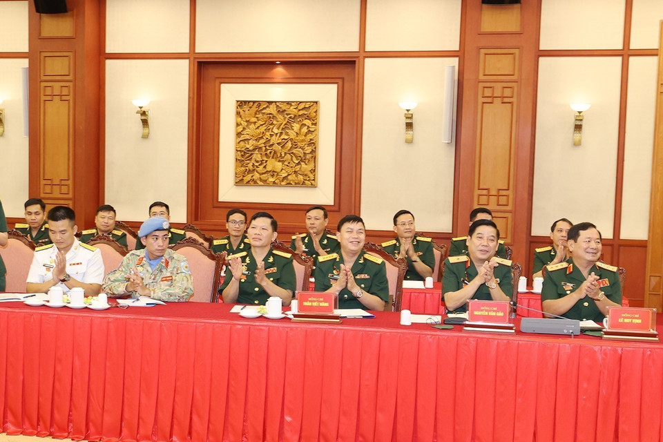 Các đại biểu quân đội dự buổi gặp mặt. (Ảnh: Trí Dũng/TTXVN)