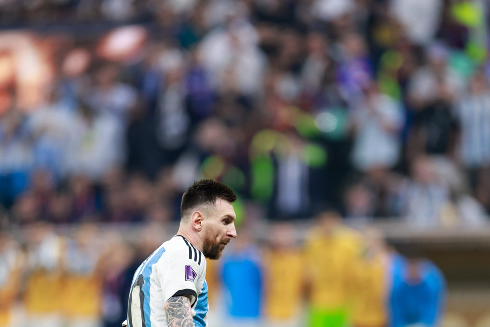 ...khi Messi thực hiện thành công lượt sút của mình và gây áp lực cho đối phương. (Ảnh: Hải An/Vietnam+)