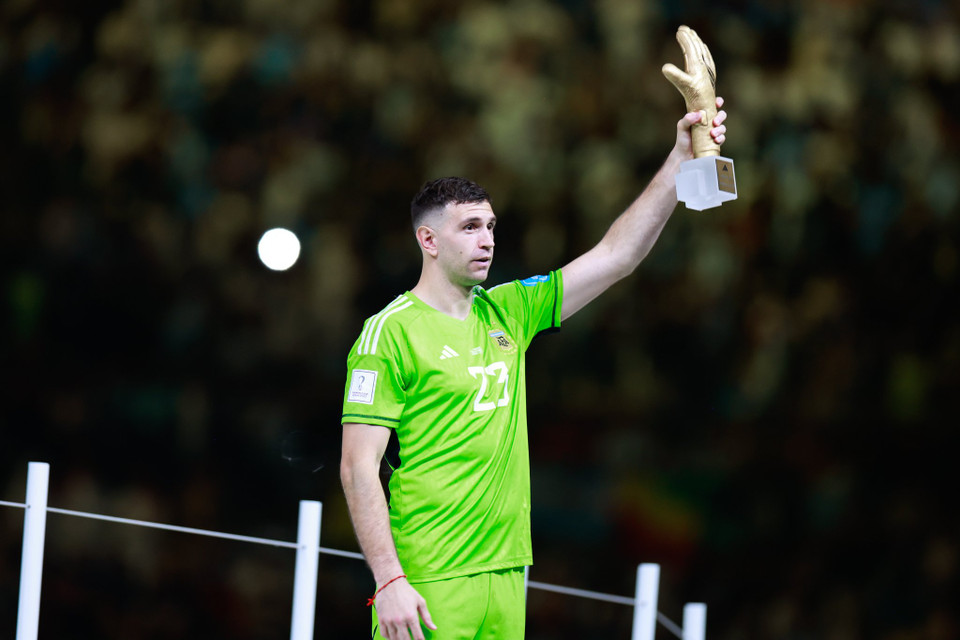 ...trong khi thủ thành Emiliano Martinez là thủ môn xuất sắc nhất World Cup 2022. (Ảnh: Hải An/Vietnam+)