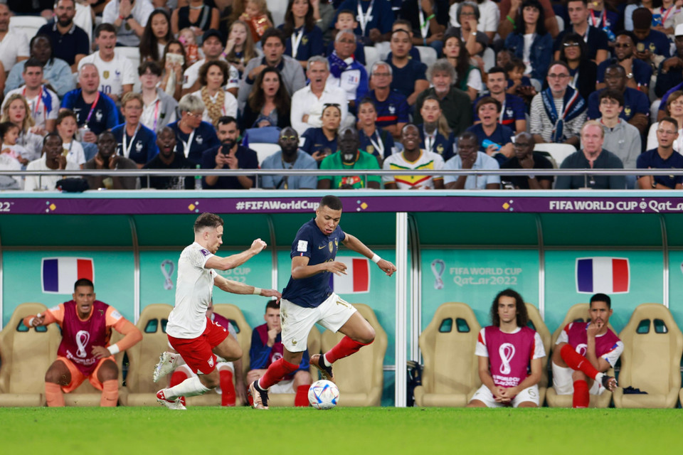 Sau bàn thắng của Giroud, Mbappe và các đồng đội tiếp tục chơi lấn lướt trước Ba Lan. (Ảnh: Hải An/Vietnam+)