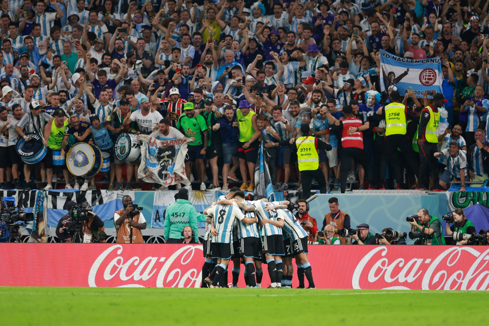 Bàn thắng của Messi mở ra chiến thắng chung cuộc 2-1 cho đội bóng xứ Tango. (Ảnh: Hải An/Vietnam+)