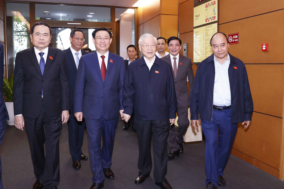 Tổng Bí thư Nguyễn Phú Trọng cùng các đồng chí lãnh đạo Đảng và Nhà nước đến dự phiên họp. (Ảnh: Doãn Tấn/TTXVN)