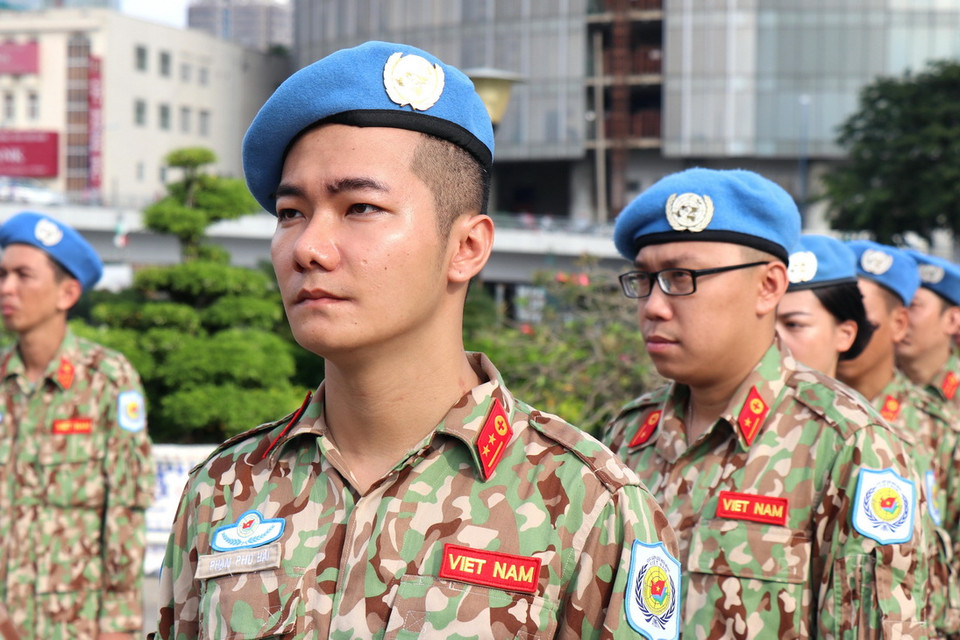 thành viên trẻ nhất của Bệnh viện dã chiến cấp 2 số 1 - Trung úy Phạm Phú Hải, sinh năm 1995. (Ảnh: Xuân Khu/TTXVN)