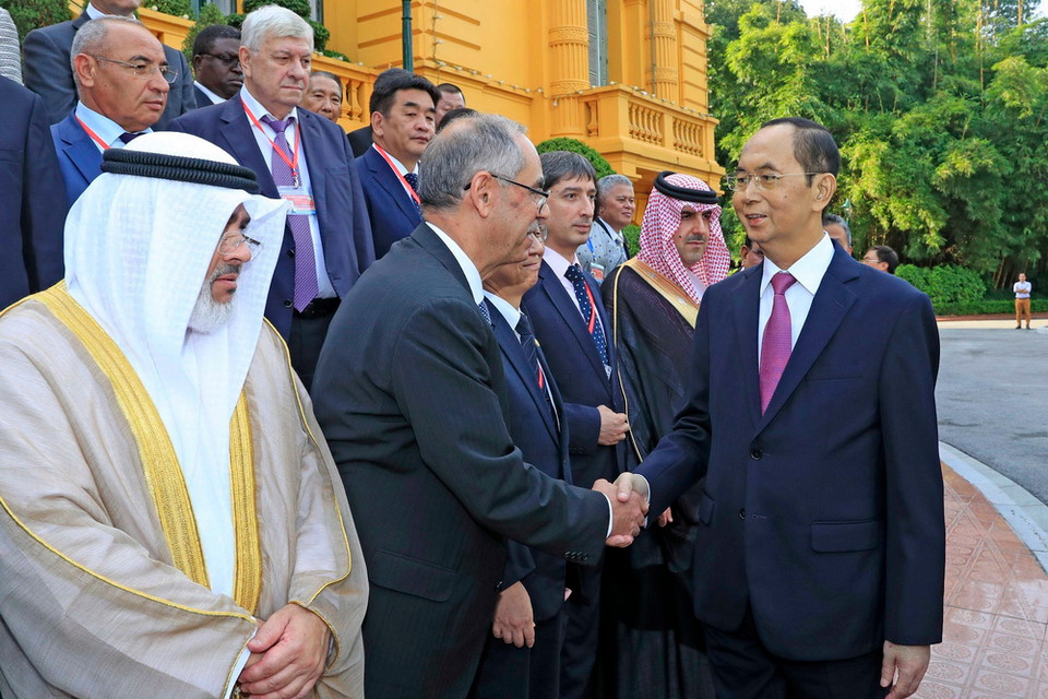 Chiều 19/9, tại Phủ Chủ tịch, Chủ tịch nước Trần Đại Quang tiếp Trưởng đoàn các Cơ quan Kiểm toán tối cao châu Á nhân dịp tham dự Đại hội Tổ chức các Cơ quan Kiểm toán tối cao châu Á (ASOSAI) lần thứ 14. (Ảnh: TTXVN)