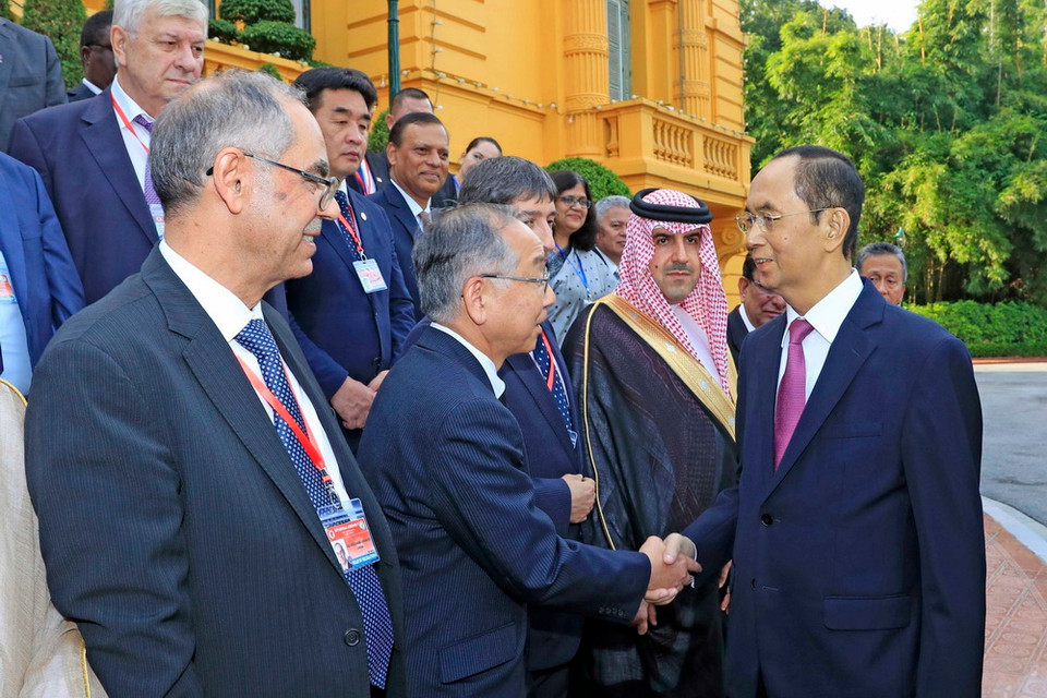 Chiều 19/9, tại Phủ Chủ tịch, Chủ tịch nước Trần Đại Quang tiếp Trưởng đoàn các Cơ quan Kiểm toán tối cao châu Á nhân dịp tham dự Đại hội Tổ chức các Cơ quan Kiểm toán tối cao châu Á (ASOSAI) lần thứ 14. (Ảnh: TTXVN)