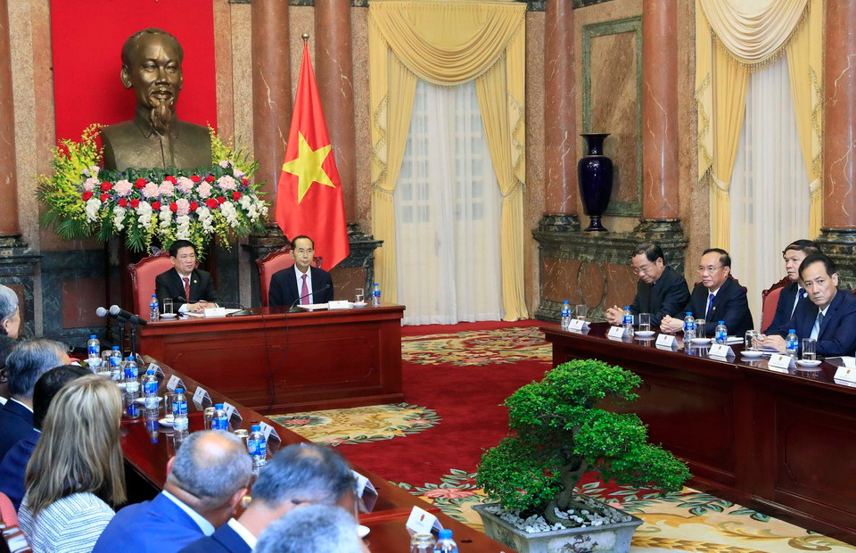 Chiều 19/9, tại Phủ Chủ tịch, Chủ tịch nước Trần Đại Quang tiếp Trưởng đoàn các Cơ quan Kiểm toán tối cao châu Á nhân dịp tham dự Đại hội Tổ chức các Cơ quan Kiểm toán tối cao châu Á (ASOSAI) lần thứ 14. (Ảnh: TTXVN)