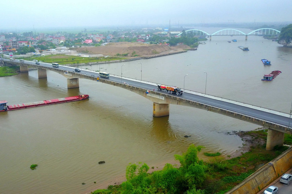 Đoàn xe đưa linh cữu Chủ tịch nước Trần Đại Quang về quê hương Ninh Bình. (Nguồn: TTXVN)