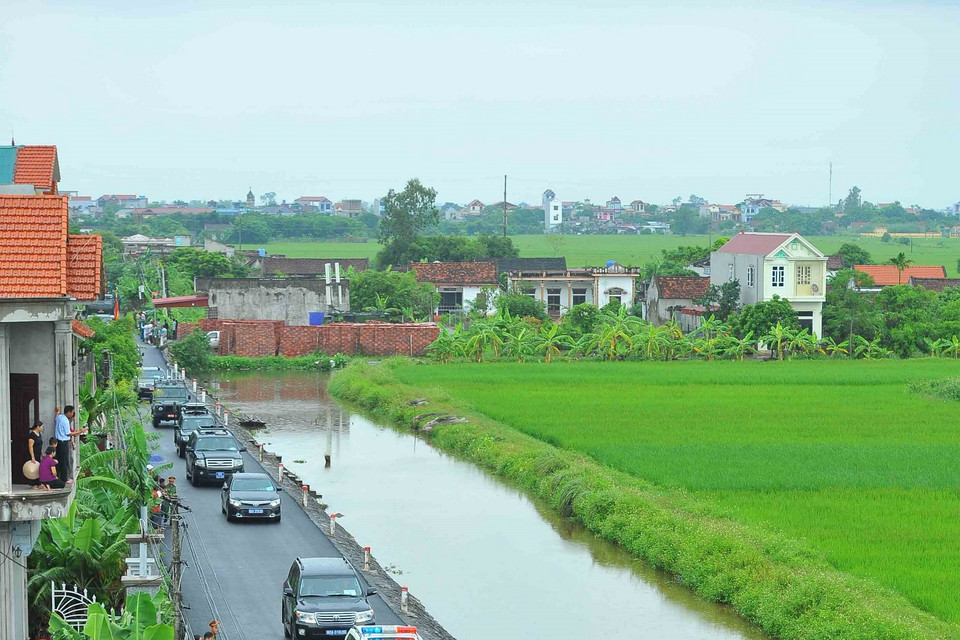 Đoàn xe đưa linh cữu Chủ tịch nước Trần Đại Quang về quê hương Kim Sơn-Ninh Bình. (Ảnh: TTXVN)