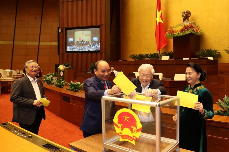 Đại biểu Quốc hội bỏ phiếu bầu Chủ tịch nước. (Ảnh: Trí Dũng/TTXVN)