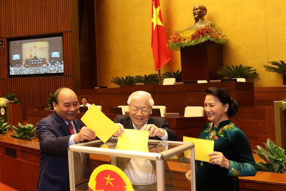 Đại biểu Quốc hội bỏ phiếu bầu Chủ tịch nước. (Ảnh: Trí Dũng/TTXVN)