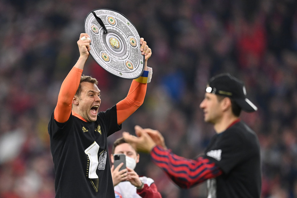 Manuel Neuer và Thomas Mueller là 2 trụ cột của Bayern có mặt ở 10 chức vô địch liên tiếp. (Nguồn: FcBayern)