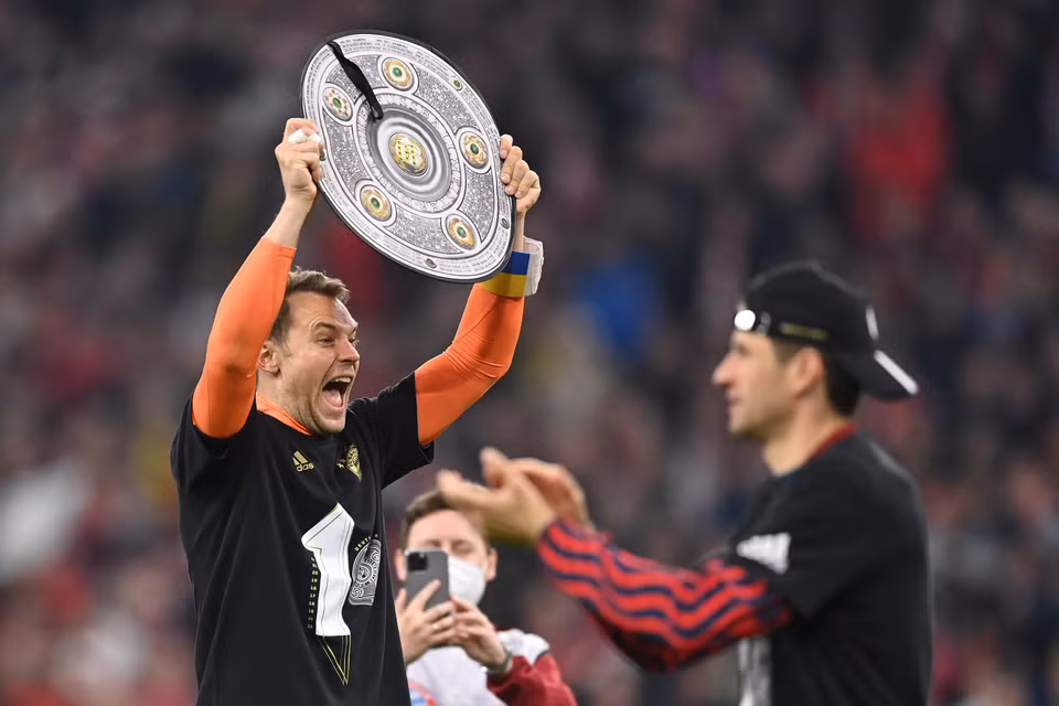Manuel Neuer và Thomas Mueller là 2 trụ cột của Bayern có mặt ở 10 chức vô địch liên tiếp. (Nguồn: FcBayern)