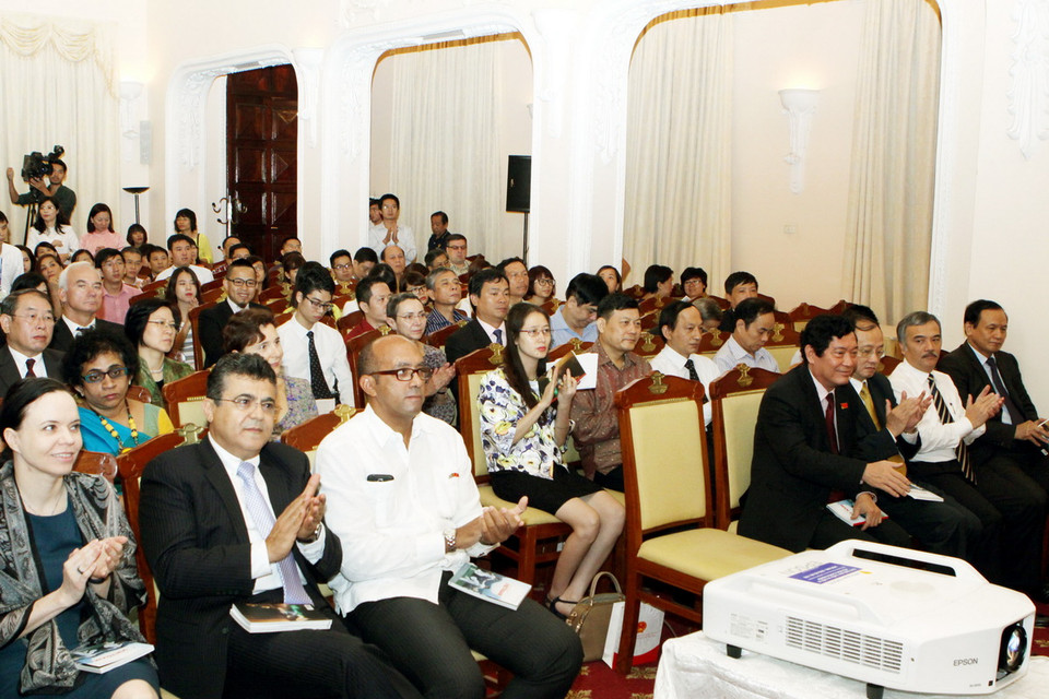 Đại biểu trong nước và quốc tế dự lễ ra mắt. (Ảnh: Nguyên Dân/TTXVN)