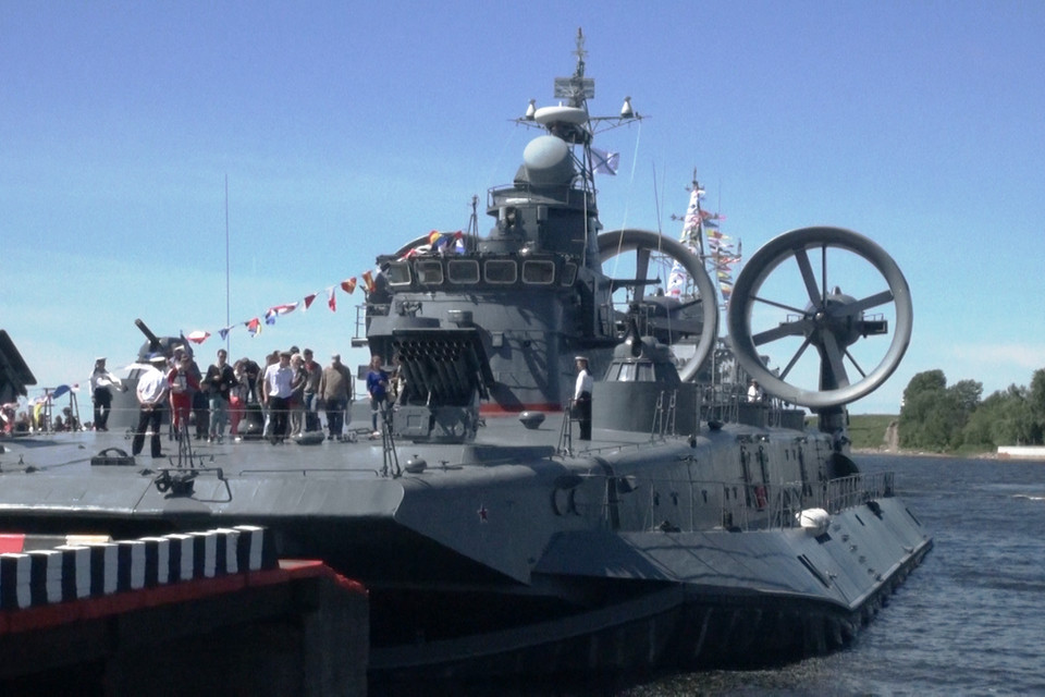 Tàu đổ bộ đệm khí cỡ nhỏ Evghenii Kocheskov (Dự án 12322, lớp Zybr). (Ảnh: Duy Trinh/Vietnam+)