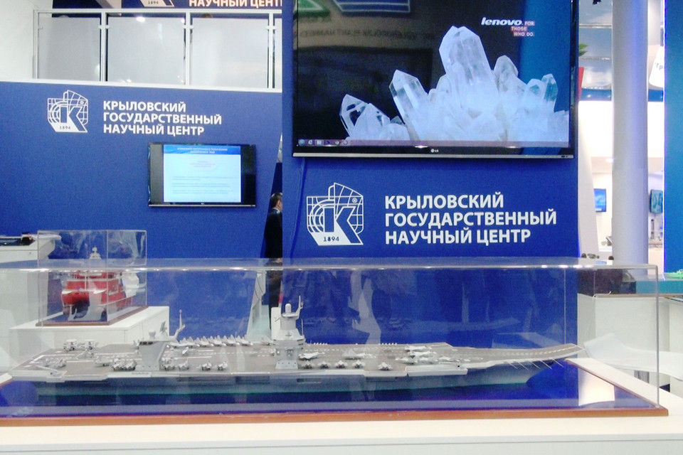 Mô hình tàu sân bay thế hệ mới của Nga. (Ảnh: Duy Trinh/Vietnam+)