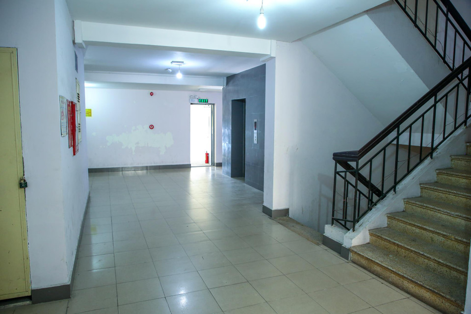 Những dãy hành lang vắng bóng người... (Ảnh: Minh Sơn/Vietnam+)