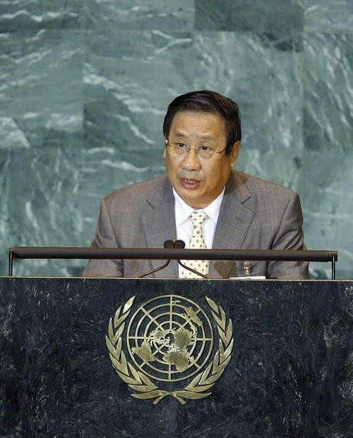 Ngày 27/9/2008, tại trụ sở Liên hợp quốc ở New York (Mỹ), Phó Thủ tướng, Bộ trưởng Ngoại giao Phạm Gia Khiêm phát biểu tại phiên thảo luận chung Đại hội đồng Liên hợp quốc khóaá 63 Việt Nam nghiêm túc thực hiện cam kết quốc tế và đóng góp vào nỗ lực tìm giải pháp cho các vấn đề toàn cầu. (Ảnh: Bùi Ngọc Hải/TTXVN)