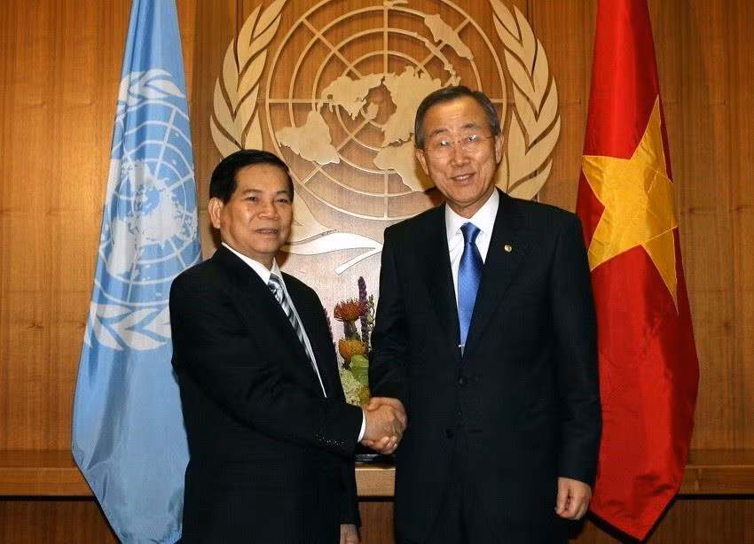 Chủ tịch nước Nguyễn Minh Triết gặp Tổng thư ký Liên hợp quốc Ban Ki-moon trong chuyến tham dự Khóa họp 64 Đại hội đồng Liên hợp quốc tại New York (Mỹ) từ 23-26/92009. (Ảnh: Nguyễn Khang/TTXVN)