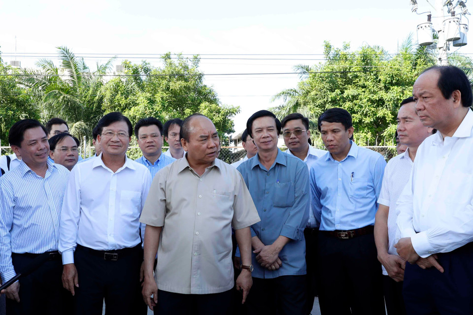 Thủ tướng Nguyễn Xuân Phúc kiểm tra điểm đầu cao tốc Trung Lương-Mỹ Thuận. (Ảnh: Thống Nhất/TTXVN)