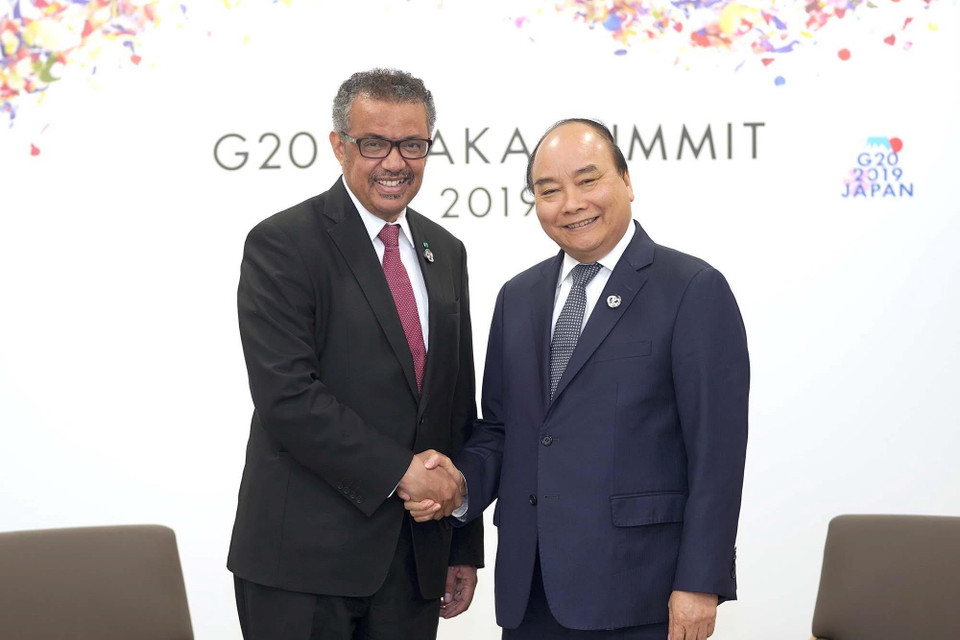 Thủ tướng Nguyễn Xuân Phúc gặp ông Tedros Adhanom, Tổng Giám đốc Tổ chức Y tế Thế giới (WHO). (Ảnh: TTXVN)