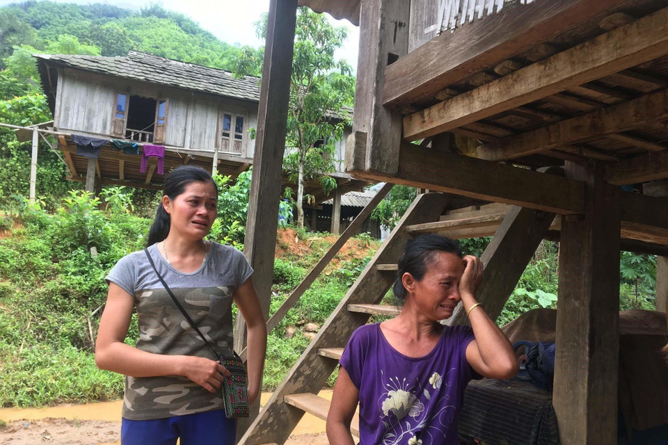 Người dân Sa Ná đau buồn sau cơn lũ dữ. (Ảnh: Trịnh Duy Hưng/TTXVN)