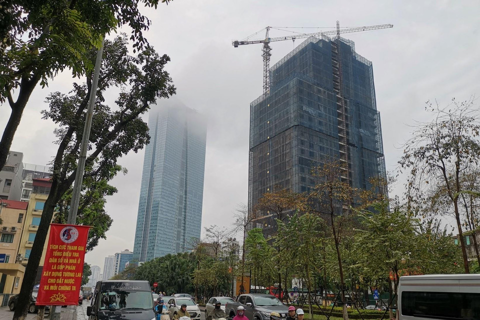 Các công trình đang xây dựng phát sinh bụi. (Ảnh: Thành Đạt/TTXVN)