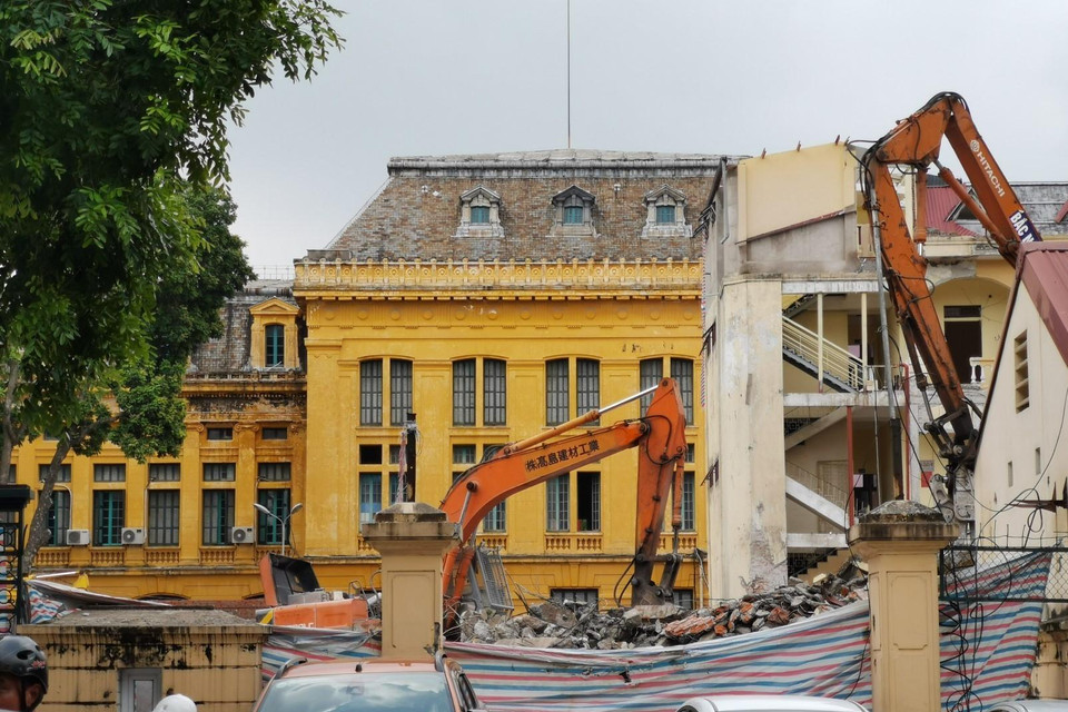 Các công trình đang xây dựng phát sinh bụi. (Ảnh: Thành Đạt/TTXVN)