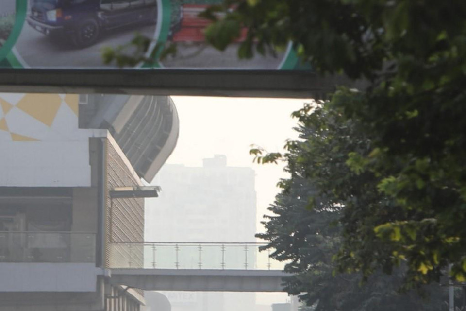 Tình trạng ô nhiễm bụi thường tăng cao tập trung vào thời gian mùa Đông, đầu Xuân và vào những thời điểm chuyển mùa. Đây là hiện tượng thường gặp trong nhiều năm qua. (Ảnh: Thành Đạt/TTXVN)