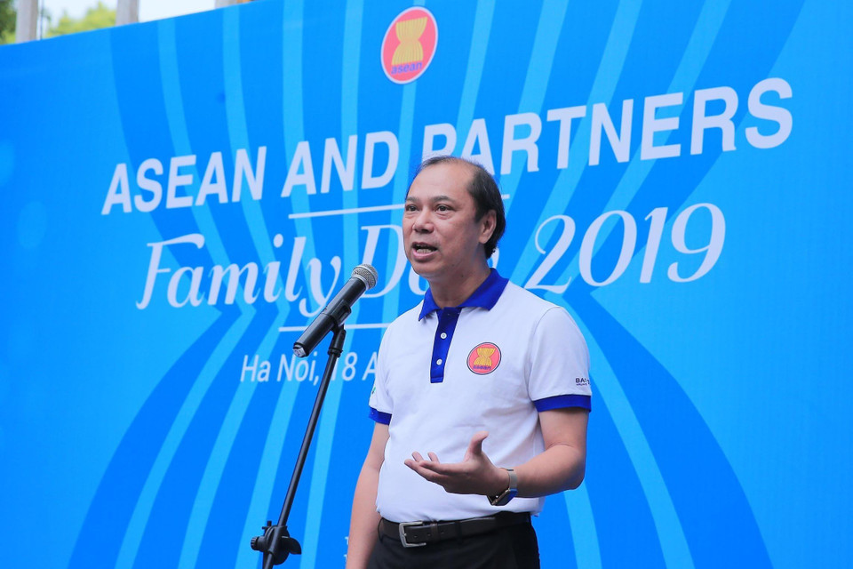 Thứ trưởng Bộ Ngoại giao Nguyễn Quốc Dũng phát biểu khai mạc Ngày Gia đình ASEAN 2019. (Ảnh: Lâm Khánh/TTXVN)