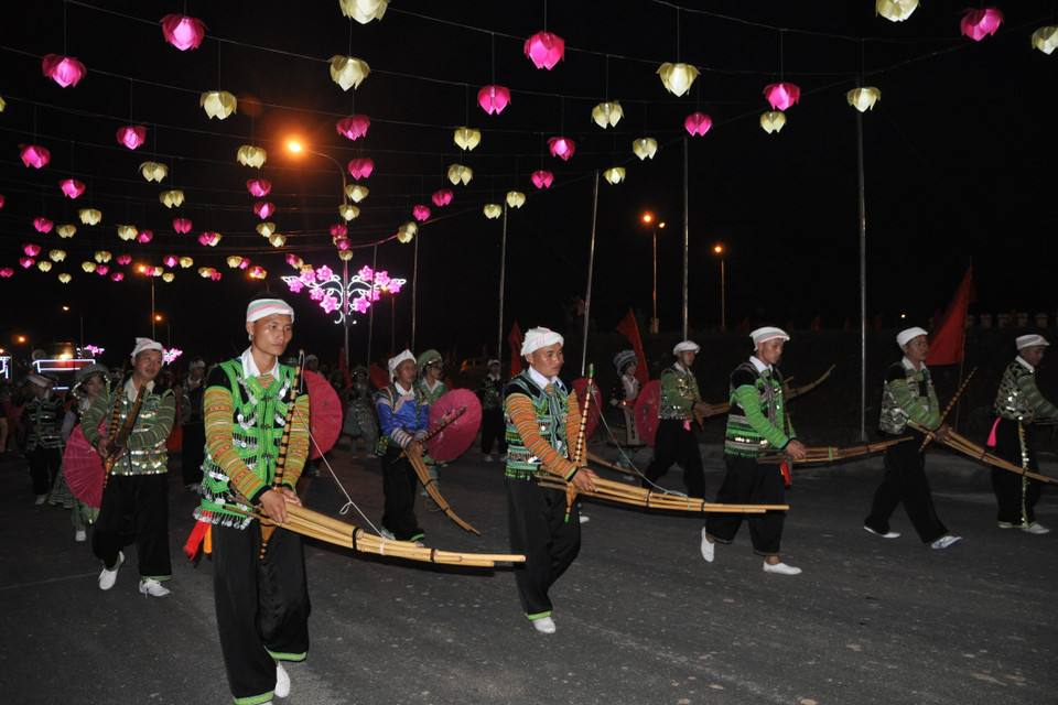 Chương trình diễu hành đường phố với sự tham gia của 600 diễn viên quần chúng. (Ảnh: Tuấn Anh/TTXVN)