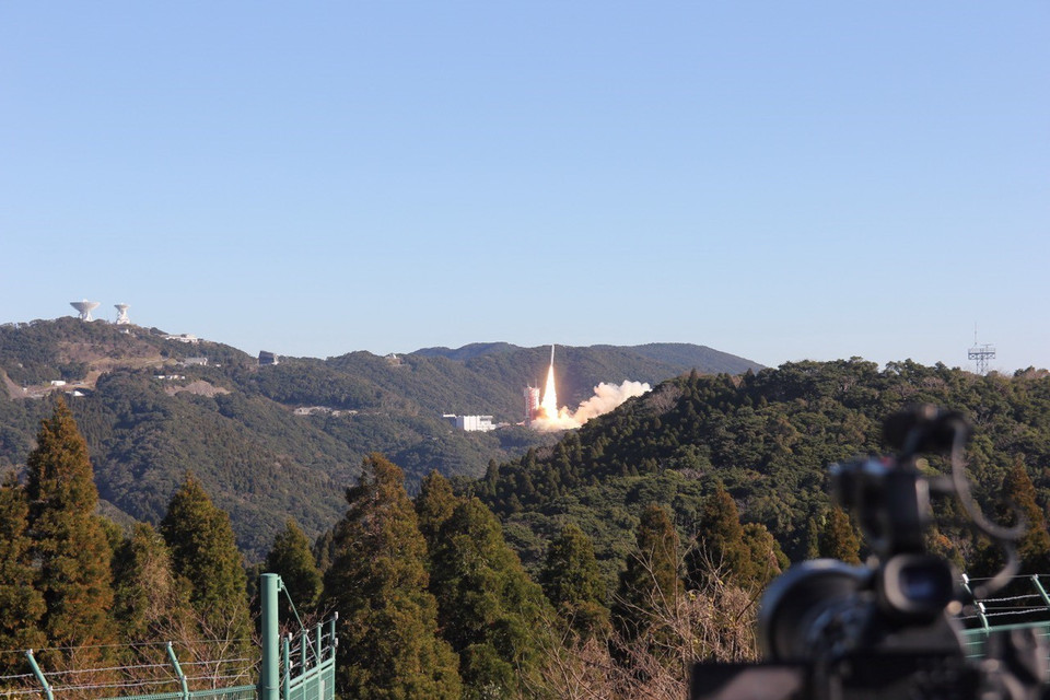 Tên lửa Epsilon rời khỏi bệ phóng lúc 7 giờ 50 phút 20 giây sáng 18/1/2019 tại Trung tâm Vũ trụ Uchinoura, tỉnh Kagoshima. (Ảnh: Nguyễn Tuyến/TTXVN)