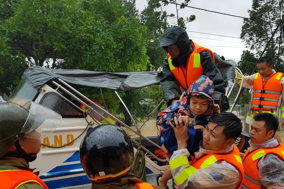 Hiện nay, mực nước trên các sông ở tỉnh Quảng Trị vẫn đang lên; trong đó trên các sông Thạch Hãn, sông Hiếu, mực nước đã trên báo động 3 và vẫn tiếp tục lên. (Ảnh: Thanh Thủy/TTXVN)