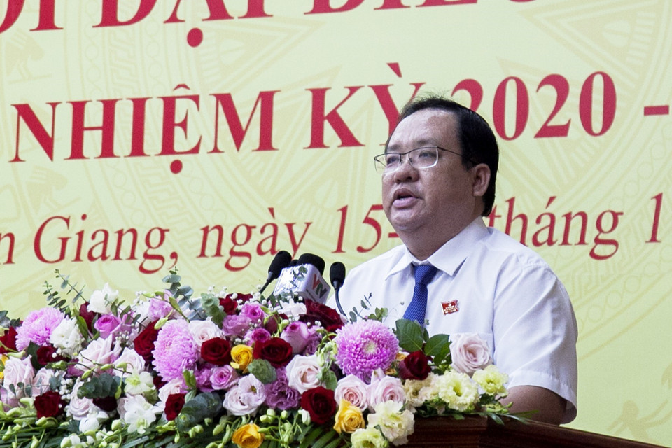 Chủ tịch UBND huyện Giồng Riềng Nguyễn Thanh Phong phát biểu tham luận tại Đại hội. (Ảnh: Hồng Đạt/TTXVN)