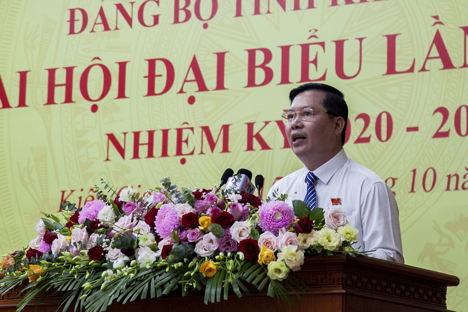 Phó Giám đốc Sở Nông nghiệp và Phát triển nông thôn Kiên Giang Hoàng Văn Tuấn phát biểu tham luận tại Đại hội. (Ảnh: Hồng Đạt/TTXVN)