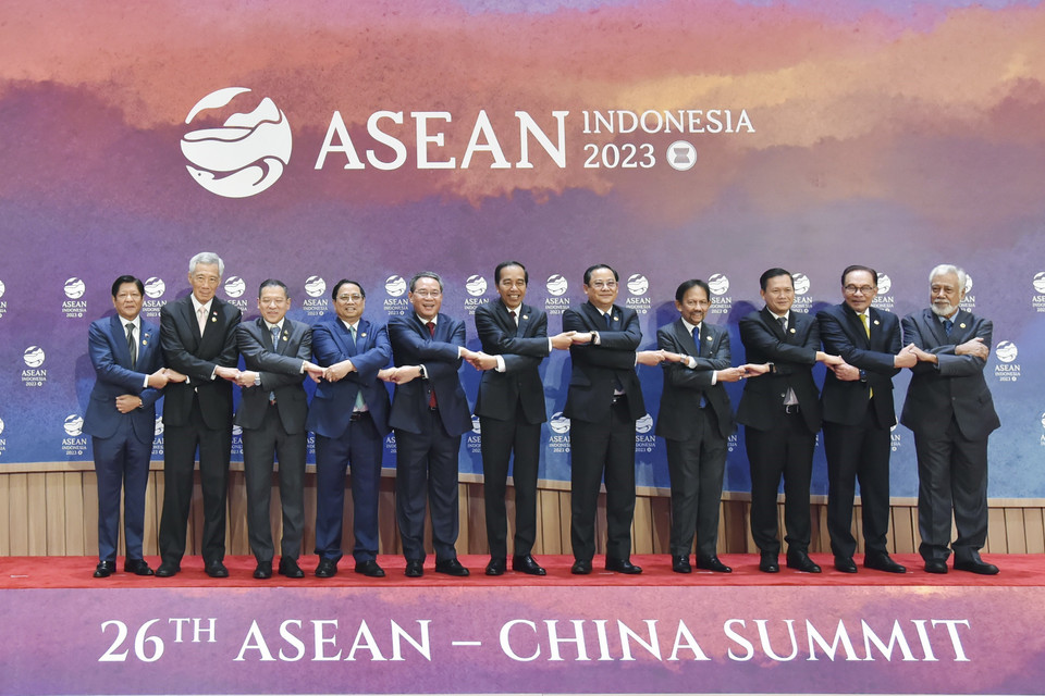 Thủ tướng Phạm Minh Chính và Trưởng đoàn các nước tham dự Hội nghị Cấp cao ASEAN-Trung Quốc lần thứ 26. (Ảnh: Dương Giang/TTXVN)