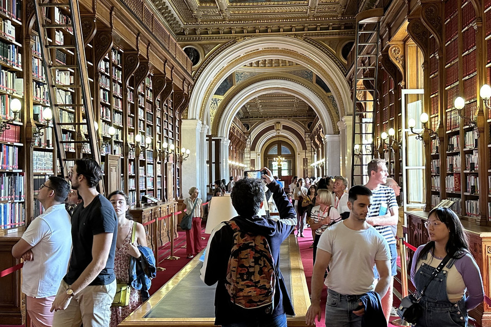 Khách tham quan thư viện của Thượng viện Pháp. (Ảnh: Nguyễn Thu Hà/TTXVN)