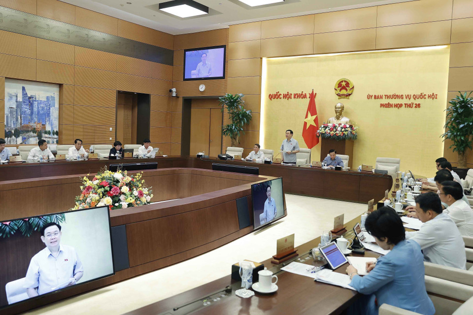 Sáng 12/9/2023, tại Nhà Quốc hội, Chủ tịch Quốc hội Vương Đình Huệ khai mạc Phiên họp thứ 26 của Ủy ban Thường vụ Quốc hội để cho ý kiến về báo cáo công tác năm 2023, kế hoạch kiểm toán năm 2024 của Kiểm toán Nhà nước và cho ý kiến về báo cáo lộ trình rút ngắn quy trình, thời gian quyết toán ngân sách nhà nước hằng năm. (Ảnh: Doãn Tấn/TTXVN)