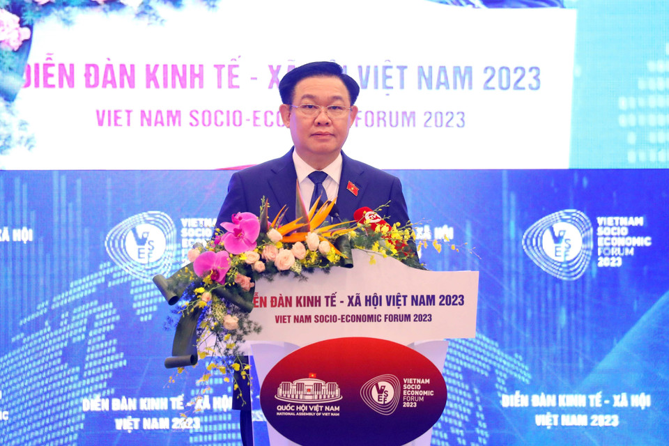 Chủ tịch Quốc hội Vương Đình Huệ phát biểu khai mạc Diễn đàn Kinh tế-Xã hội Việt Nam năm 2023. (Ảnh: Văn Điệp/TTXVN)