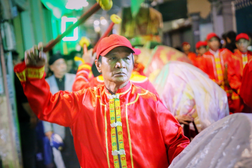 Hình ảnh màn đánh trống của các thôn, xóm trong đoàn rước lợn. (Ảnh: Tuấn Đức/TTXVN)