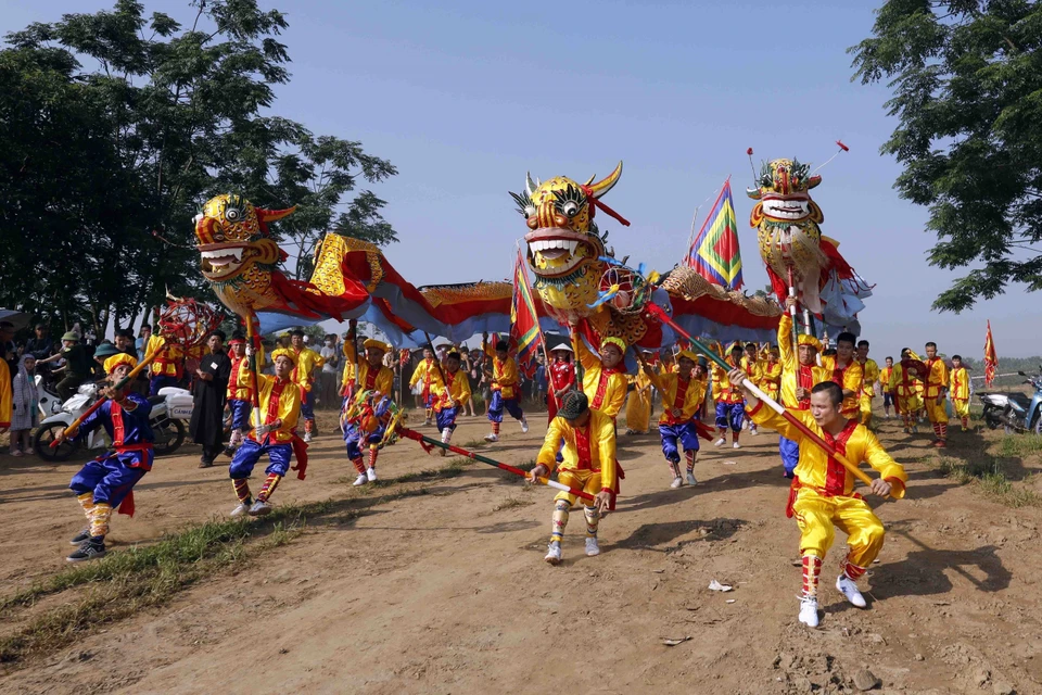 Cứ 4 năm một lần vào ngày 1/4 Âm lịch, tại xã Tự Nhiên (huyện Thường Tín, Hà Nội), chính quyền và nhân dân lại tổ chức lễ hội Lễ hội Chử Đồng Tử-Tiên Dung Công chúa, một trong 'Tứ bât tử' trong tín ngưỡng dân gian nước ta. (Ảnh: Trấn Việt/TTXVN)