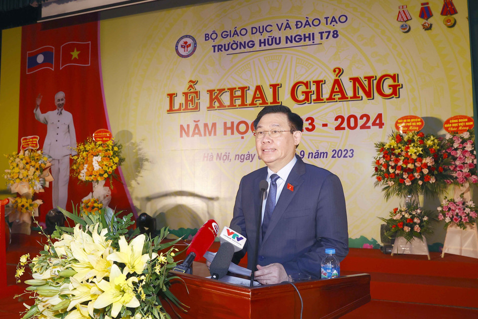 Chủ tịch Quốc hội Vương Đình Huệ phát biểu tại Lễ Khai giảng của Trường Hữu nghị T78. (Ảnh: Doãn Tấn/TTXVN)