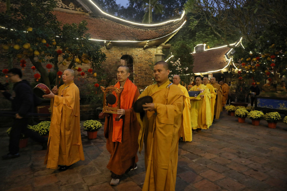 Lễ rước bộ Mộc bản Cư Trần lạc đạo phú từ Chùa Vĩnh Nghiêm, huyện Yên Dũng, lên Chùa Thượng Tây Yên Tử, huyện Sơn Động. (Ảnh: Danh Lam/TTXVN)