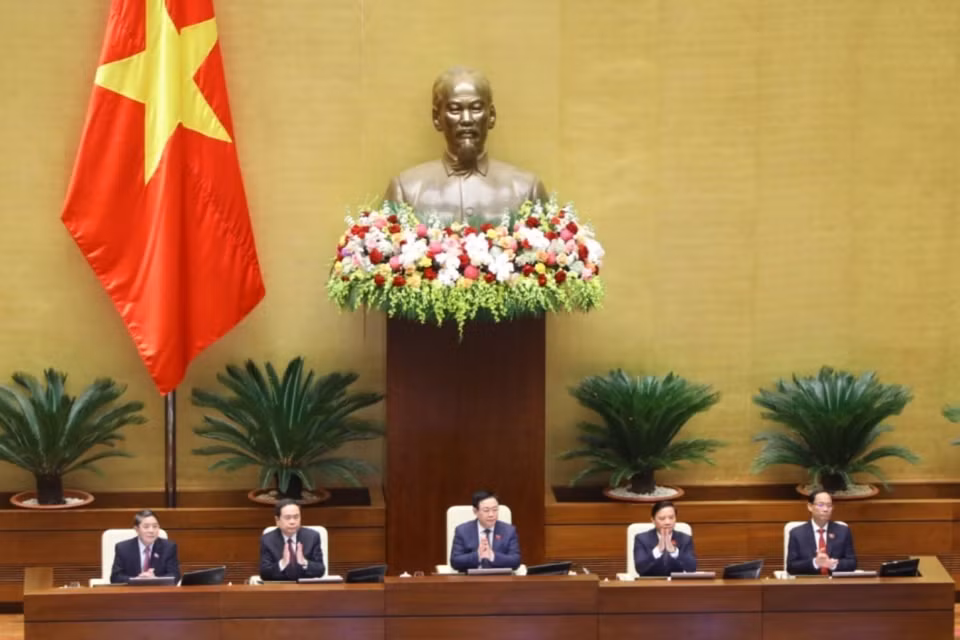 Chủ tịch Quốc hội Vương Đình Huệ cùng các Phó Chủ tịch Quốc hội chủ trì phiên khai mạc. (Ảnh: Văn Điệp/TTXVN)