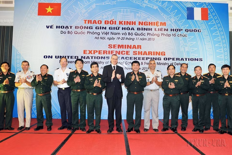 Hội nghị trao đổi chuyên môn về Gìn giữ hòa bình Liên hợp quốc giữa Bộ Quốc phòng Việt Nam và Bộ Quốc phòng Pháp (Hà Nội, 19/11/2015). (Ảnh: Trọng Đức/TTXVN)