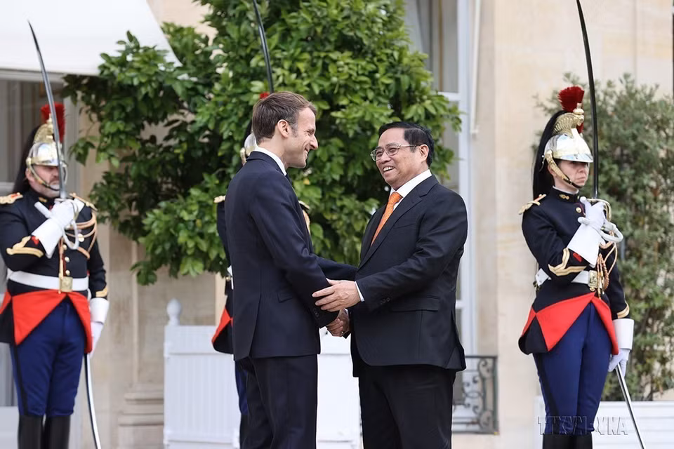 Tổng thống Emmanuel Macron đón Thủ tướng Phạm Minh Chính thăm chính thức Cộng hoà Pháp (Paris, 4/11/2021). (Ảnh: Dương Giang/TTXVN)