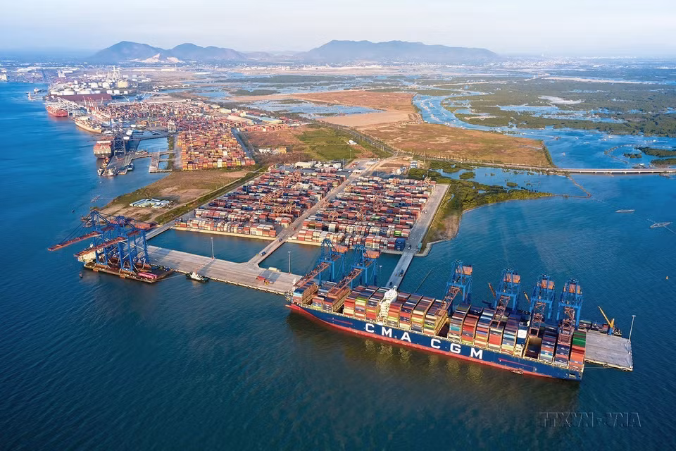 Cảng Quốc tế Gemalink (thị xã Phú Mỹ, tỉnh Bà Rịa-Vũng Tàu) là cảng nước sâu duy nhất khu vực Cái Mép-Thị Vải, do Công ty Cổ phần Gemadept (Việt Nam) góp 75% và Tập đoàn CMA-CGM (Pháp) góp 25% vốn đầu tư. Giai đoạn 1 cảng được chính thức khởi công xây dựng từ tháng 2/2019 trên diện tích 33ha với tổng mức đầu tư là 330 triệu USD. (Ảnh: TTXVN phát)