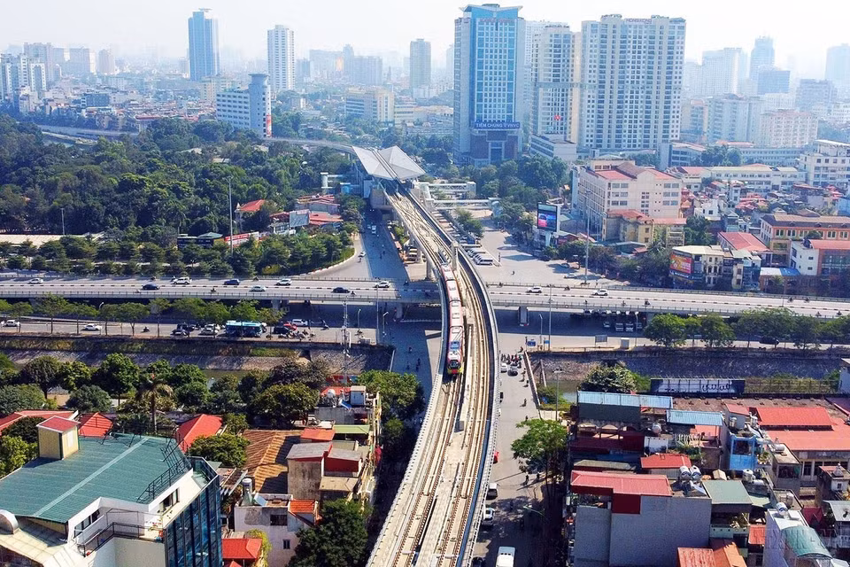 Dự án tuyến đường sắt đô thị số 3 (Nhổn-ga Hà Nội) vay vốn ODA của Ngân hàng Phát triển châu Á (ADB), Cơ quan Phát triển Pháp (AFD), Ngân hàng đầu tư châu Âu (EIB) và Chính phủ Pháp (DGT), được công ty Systra của Pháp tư vấn thiết kế. (Ảnh: Huy Hùng/TTXVN)