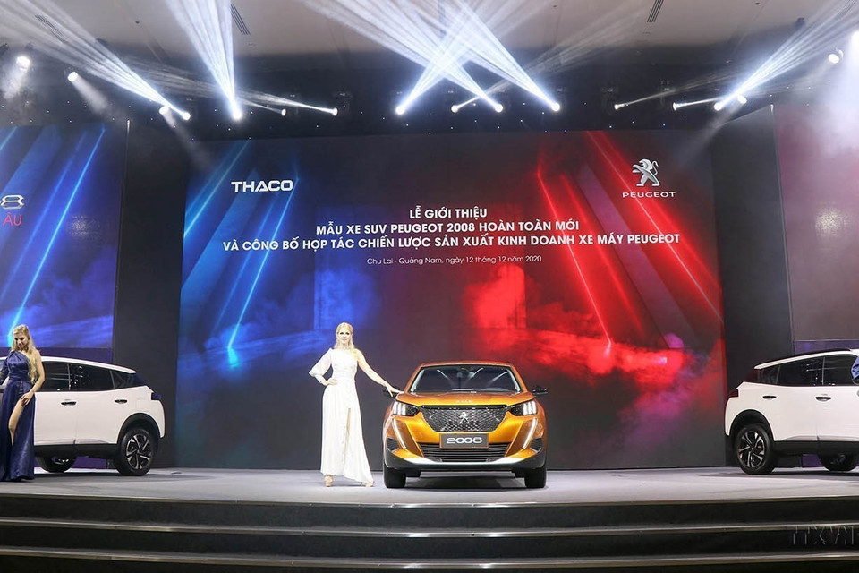 Ngày 12/12/2020, Công ty Cổ phần Ôtô Trường Hải (THACO) chính thức công bố hợp tác chiến lược sản xuất kinh doanh xe máy Peugeot và giới thiệu mẫu xe máy Peugeot Django. Đồng thời, giới thiệu mẫu xe SUV Peugeot 2008 hoàn toàn mới. Đây là sự kiện đánh dấu 210 năm thương hiệu Peugeot của Pháp và 100 năm tạo dấu ấn thương hiệu này tại Việt Nam. (Ảnh: Trần Tĩnh/TTXVN)