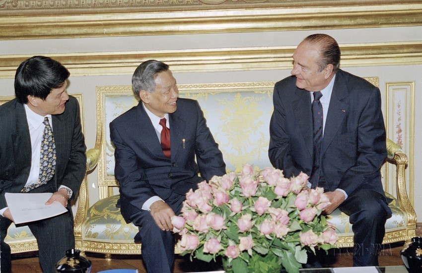 Tổng thống Jacques Chirac hội đàm với Tổng Bí thư Lê Khả Phiêu thăm chính thức Cộng hòa Pháp từ 21/5 đến 25/5/2000. (Ảnh: Cao Phong/TTXVN)